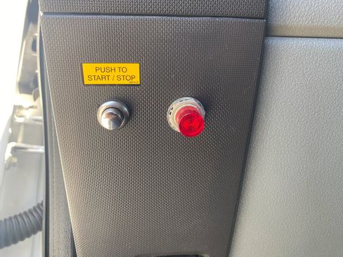 Used 2014 Ford F550 4x4 SuperCab Super Duty image 20