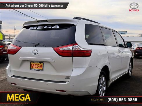 Used 2017 Toyota Sienna XLE image 11
