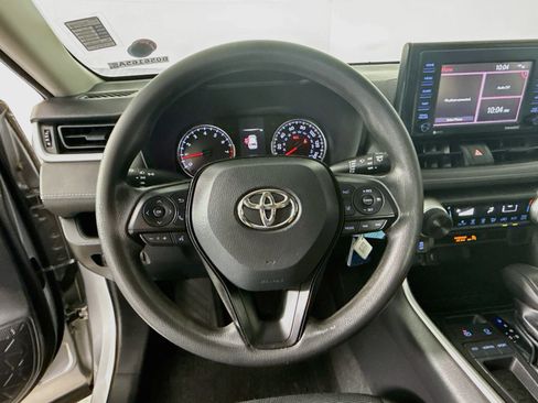 Used 2021 Toyota RAV4 LE FWD image 11