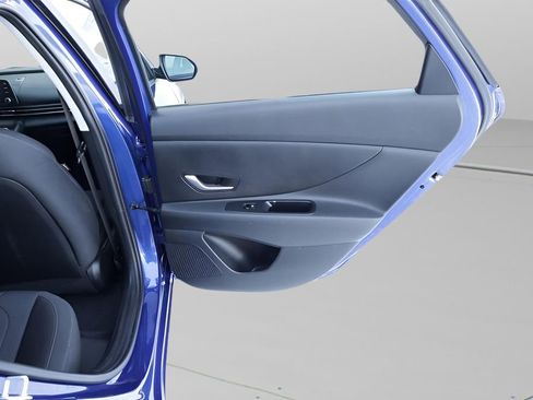 Used 2021 Hyundai Elantra SE image 18