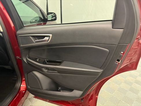 Used 2018 Ford Edge SEL w/ Equipment Group 201A FWD image 17