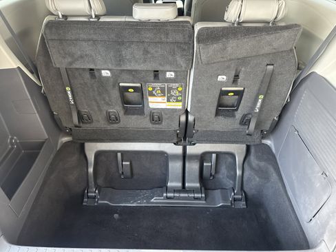Used 2022 Toyota Sienna XLE image 9