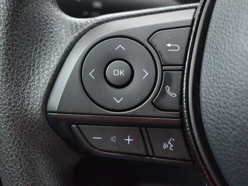 Used 2021 Toyota RAV4 LE FWD image 18