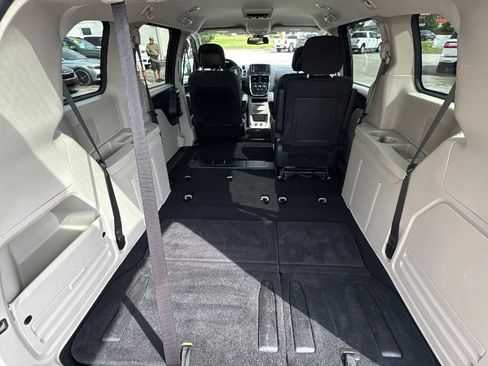 Used 2019 Dodge Grand Caravan SE w/ UConnect Hands-Free Group FWD image 25