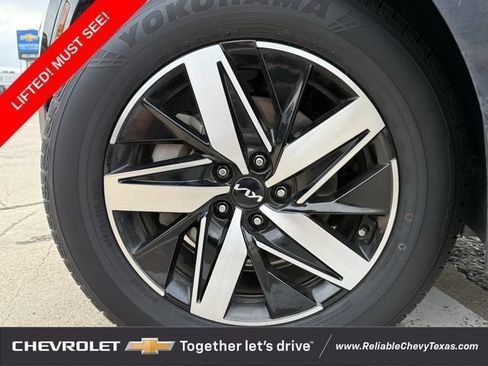 Used 2022 Kia Sorento EX w/ Panoramic Sunroof Package FWD image 10