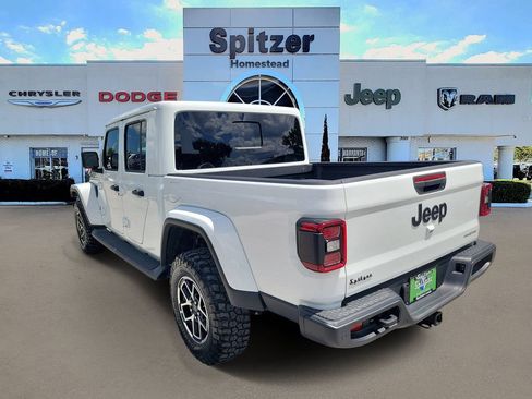Used 2025 Jeep Gladiator Sport AWD/4WD image 3