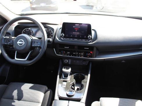 Used 2023 Nissan Rogue SV image 23