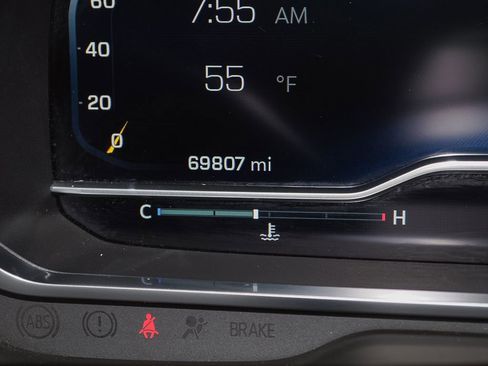 Used 2023 Chevrolet Suburban LT image 17