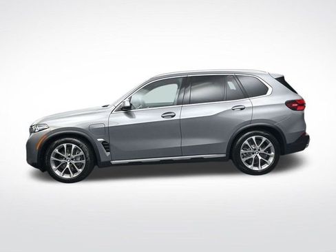 New 2026 BMW X5 xDrive50e image 8