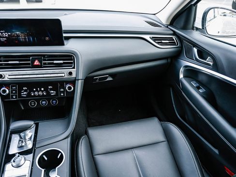 Used 2025 Genesis G70 2.5T image 15