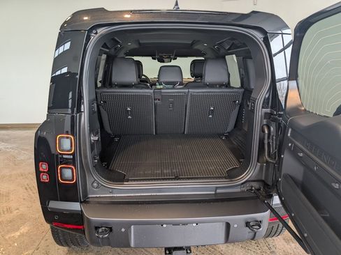 New 2026 Land Rover Defender 110 X-Dynamic SE image 5
