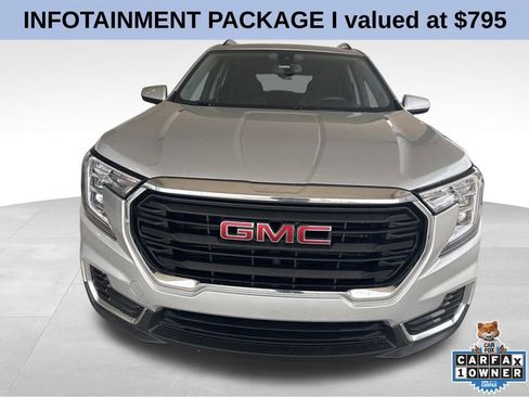 Used 2022 GMC Terrain SLE w/ Driver Convenience Package image 3