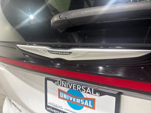 Used 2023 Chrysler Pacifica Limited image 36