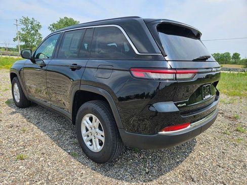 Used 2023 Jeep Grand Cherokee Laredo AWD/4WD image 5