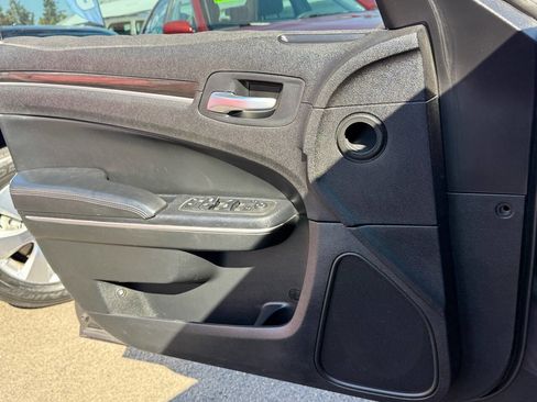 Used 2015 Chrysler 300 Limited image 19