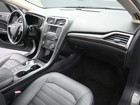 Used 2018 Ford Fusion SE image 19