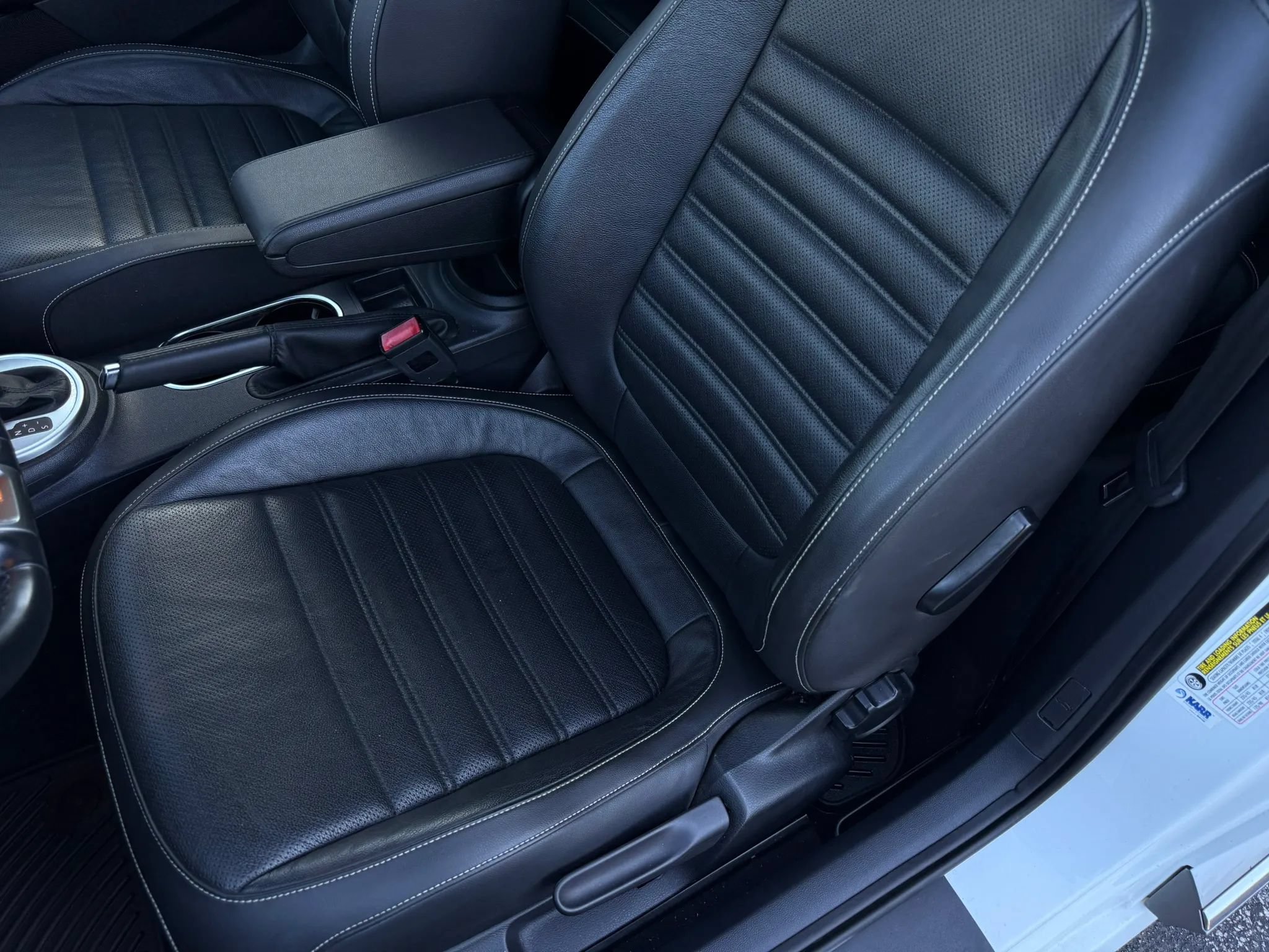 Used 2014 Volkswagen Beetle TDI FWD image 11