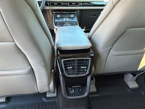 Used 2023 Lincoln Nautilus Standard w/ Premium Package image 20