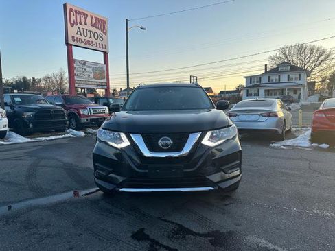 Used 2020 Nissan Rogue SV image 3