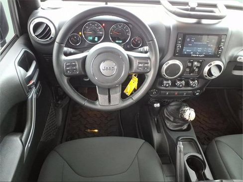 Used 2018 Jeep Wrangler Unlimited Rubicon w/ Connectivity Group image 8