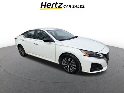 Used 2025 Nissan Altima 2.5 SV image 1