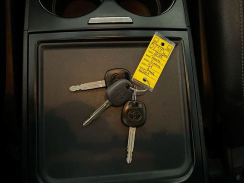Used 2015 Toyota Sienna SE FWD image 27