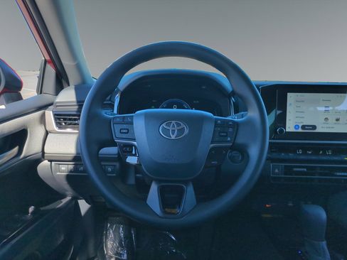 Used 2025 Toyota Camry LE image 12