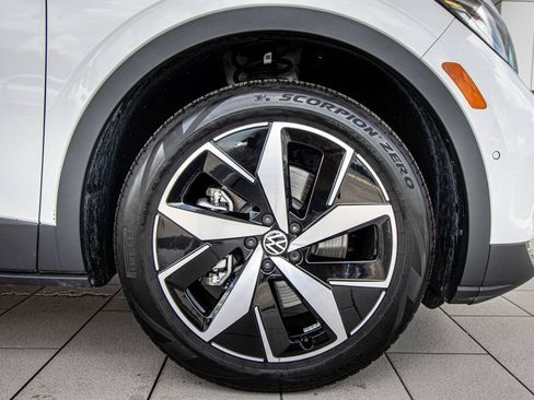 Used 2023 Volkswagen ID.4 Pro S AWD/4WD image 4