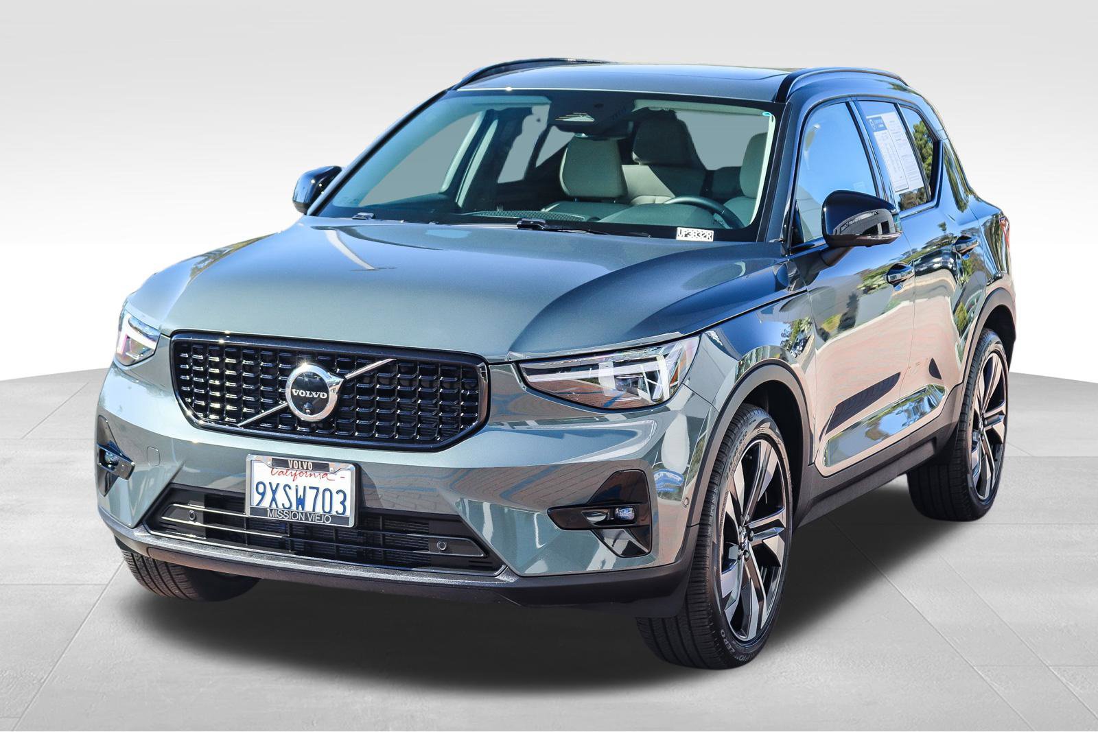 Used 2026 Volvo XC40 B5 Plus AWD/4WD image 3