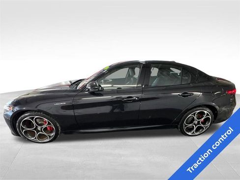 Used 2023 Alfa Romeo Giulia Veloce image 8
