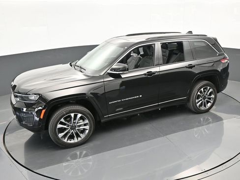 Used 2024 Jeep Grand Cherokee Overland w/ Luxury Tech Group IV image 40