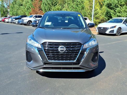 New 2025 Nissan Kicks Play S image 2