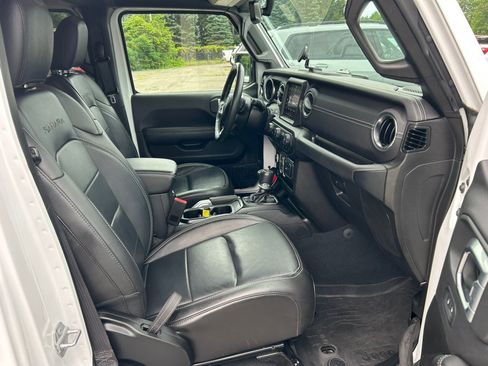 Used 2022 Jeep Wrangler Unlimited Sahara w/ Cold Weather Group AWD/4WD image 22