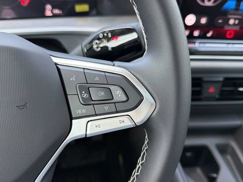 New 2026 Volkswagen Tiguan SE FWD image 24