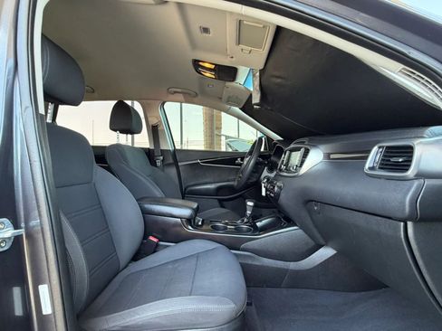 Used 2019 Kia Sorento FWD V6 image 53