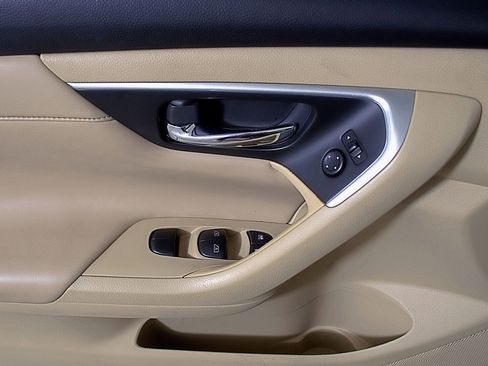 Used 2017 Nissan Altima 2.5 SL w/ Moonroof Package image 17