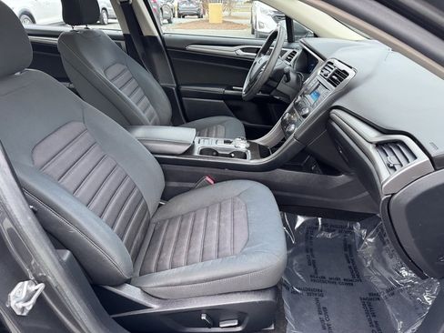 Used 2017 Ford Fusion SE image 13