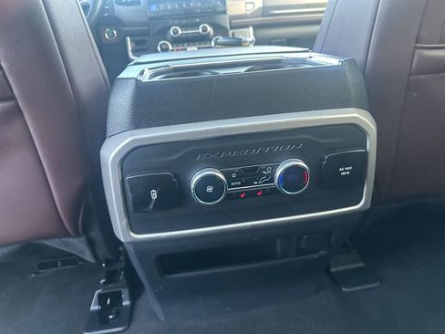 Used 2024 Ford Expedition Limited AWD/4WD image 12