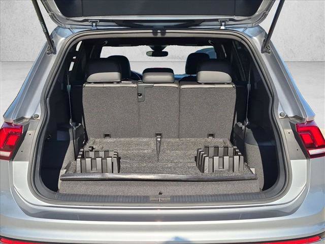 Used 2023 Volkswagen Tiguan SE R-Line FWD image 6