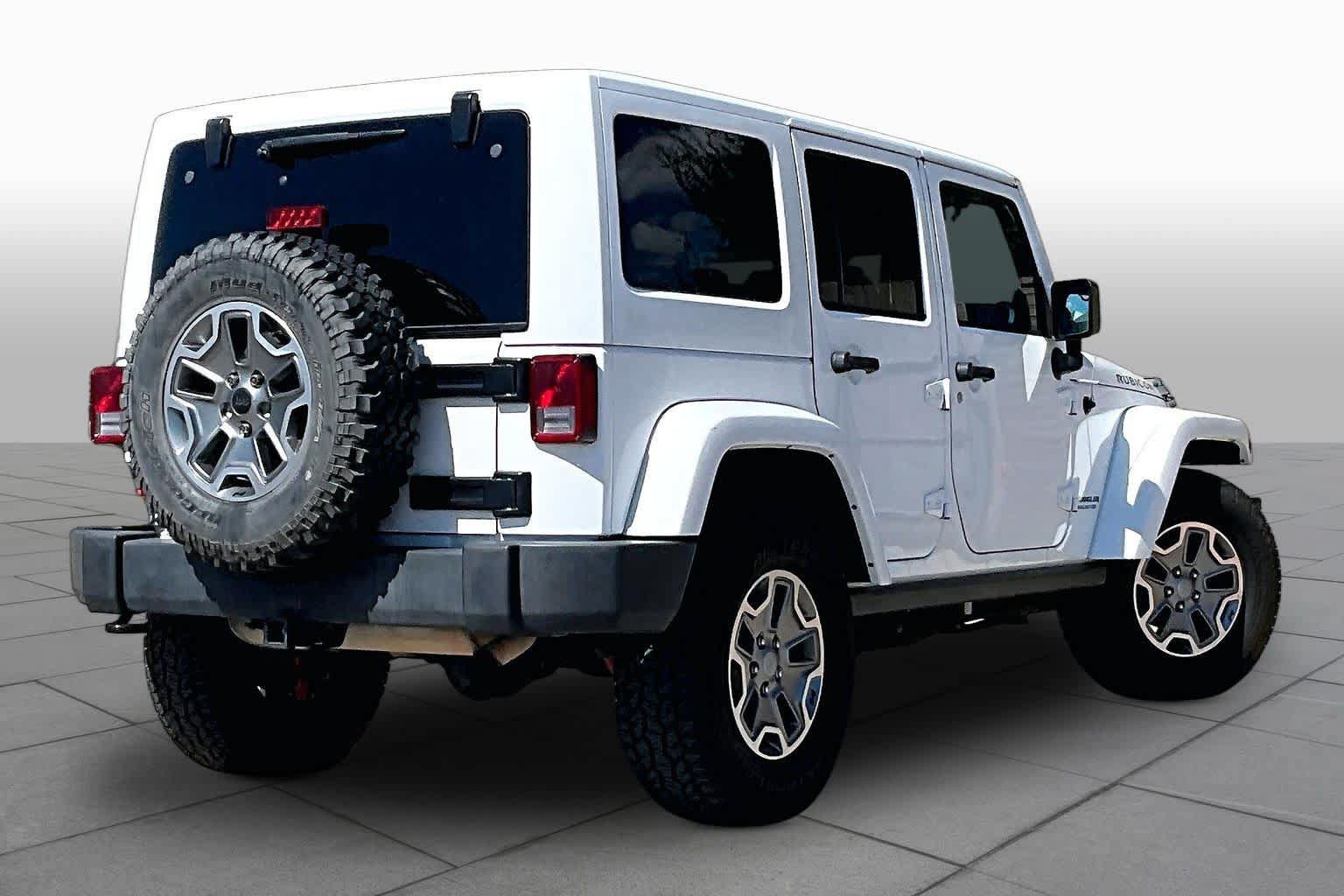 Used 2014 Jeep Wrangler Unlimited Rubicon w/ Connectivity Group AWD/4WD image 13
