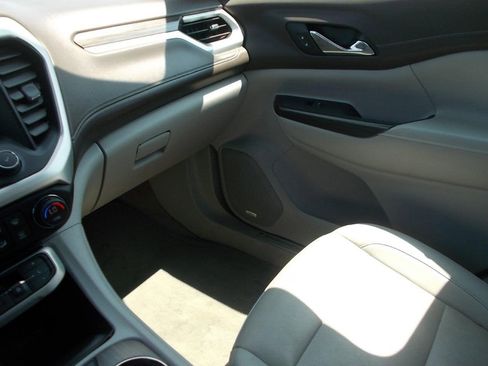 Used 2023 GMC Acadia SLT image 22