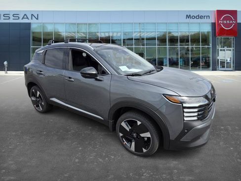 New 2026 Nissan Kicks SR image 3