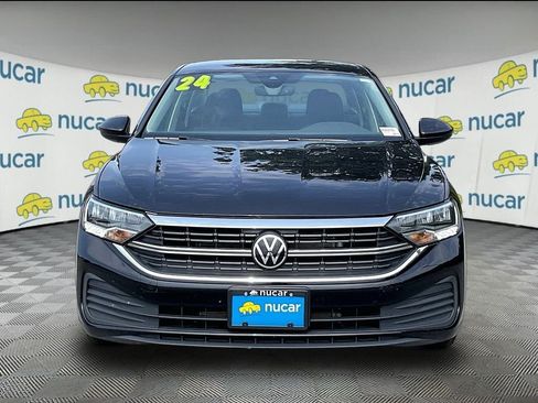 Used 2024 Volkswagen Jetta SE FWD image 2