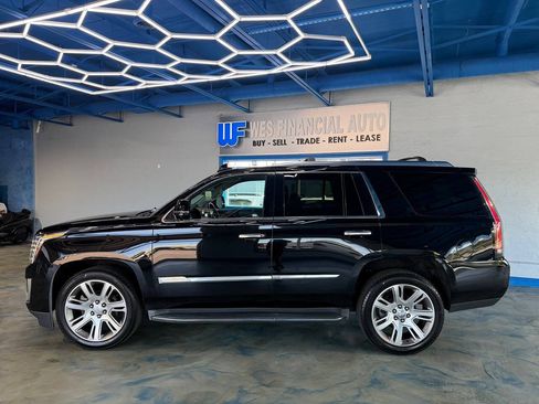 Used 2016 Cadillac Escalade Luxury AWD/4WD image 11