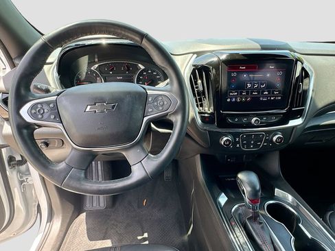 Used 2023 Chevrolet Traverse RS FWD image 12