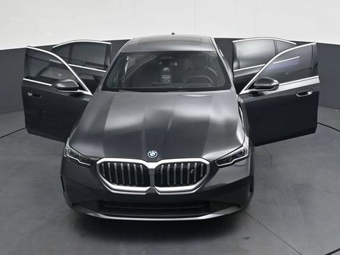 Used 2025 BMW i5 eDrive40i w/ Premium Package RWD image 43