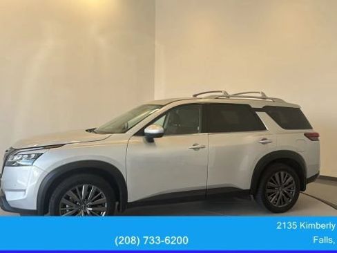 Used 2024 Nissan Pathfinder SL w/ SL Premium Package AWD/4WD image 5