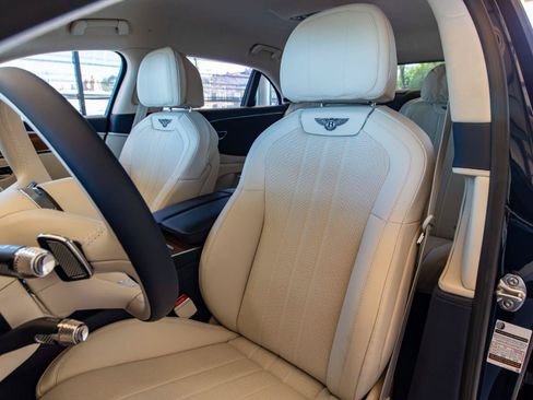 New 2026 Bentley Flying Spur V8 AWD/4WD image 11