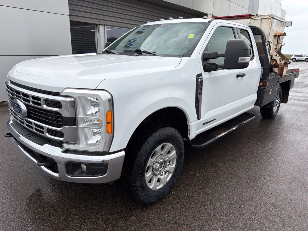 Used 2023 Ford F350 XLT w/ XLT Value Package AWD/4WD image 2