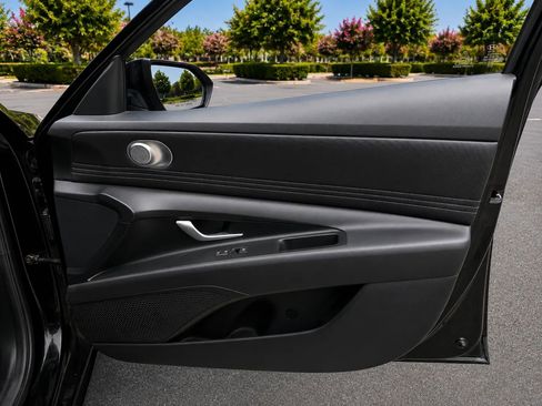 Used 2023 Hyundai Elantra SEL w/ Convenience Package FWD image 23